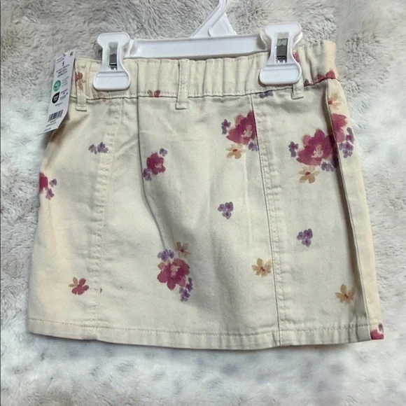 OshKosh B'gosh Girl Floral Skirt - Cream with Floral design with pockets - Picture 3 of 5
